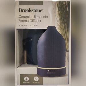 Brookstone Ceramic Ultrasonic Aroma Diffuser LED Light Timer - Blue - NEW